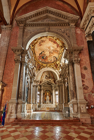 Interior shot of Basilica dei Santi Giovanni e Paolo