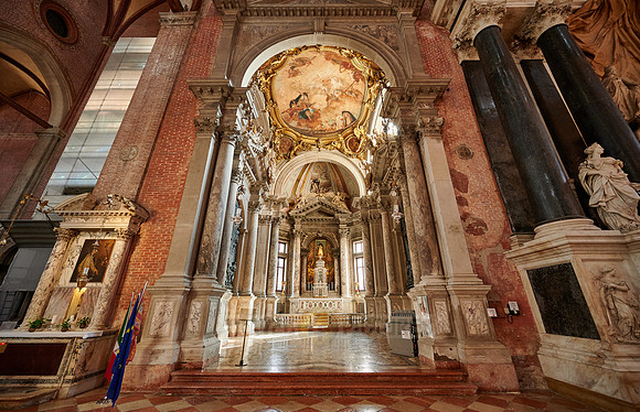 Interior shot of Basilica dei Santi Giovanni e Paolo
