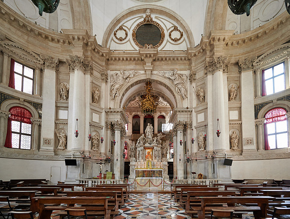 Interior shot of Basilica di Santa Maria della Salute