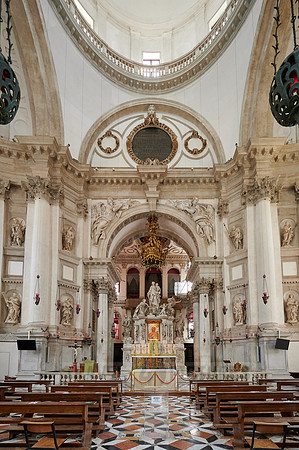 Interior shot of Basilica di Santa Maria della Salute