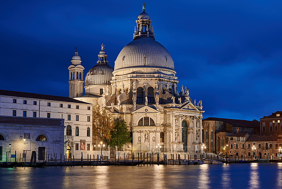 night shot of illuminated Basilica di Santa Maria della Salute
