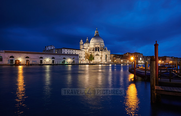 night shot of illuminated Basilica di Santa Maria della Salute with Punta della Dogana