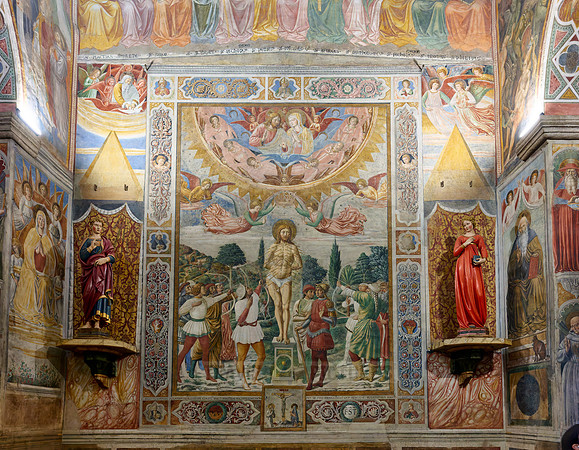 Innenaufnahme mit Fresken der Duomo di Santa Maria Assunta, San Gimignano  | The interior of the Collegiata di Santa Maria Assunta. Duomo Cathedral,  San Gimignano|
