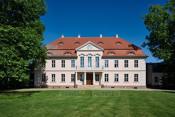 Castle Criewen in Lenne-Park, Unteres Odertal National Park