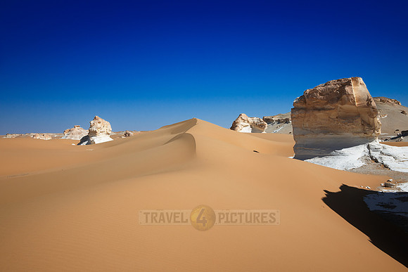 white desert at el Agabat