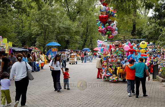 popular amusement park Bosque de Chapultepec