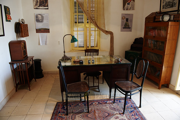 Hoffice in house of Howard Carter