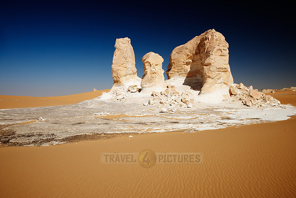 white desert at el Agabat
