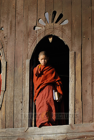 young monks at Shwe-Yaungwe Buddhist Monastery