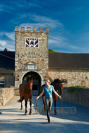 young lady with horses in front of Holzheim castle