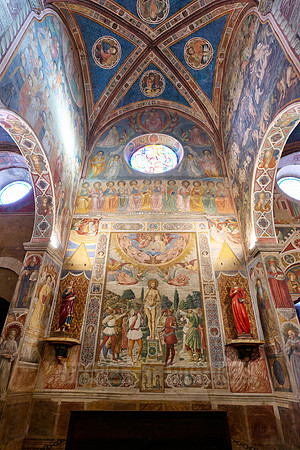 Innenaufnahme mit Fresken der Duomo di Santa Maria Assunta, San Gimignano  | The interior of the Collegiata di Santa Maria Assunta. Duomo Cathedral,  San Gimignano|