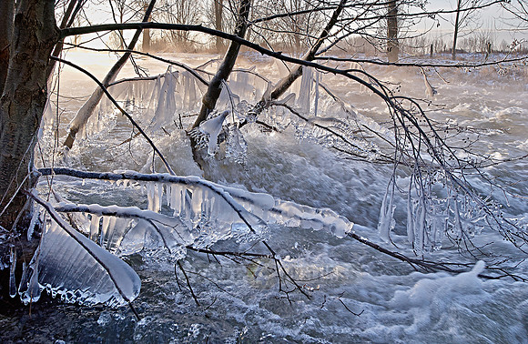 landscape shots of the Roer River in winter