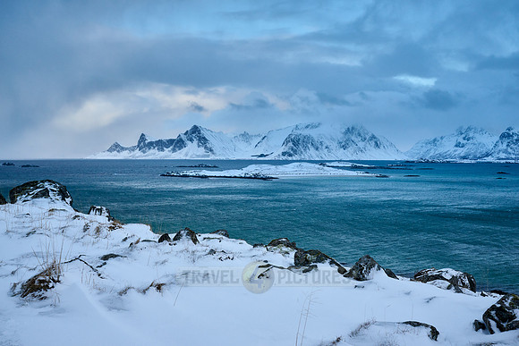 winter landscape with sea and mountains at Sandbotnen, Lofoten