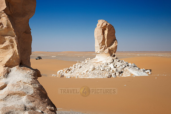 white desert at el Agabat