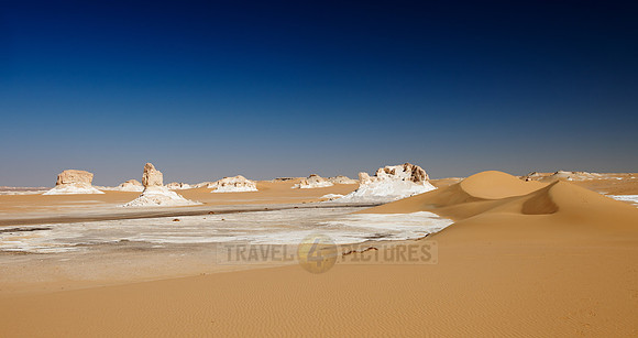 white desert at el Agabat