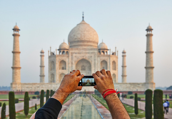 i-phone with Taj Mahal