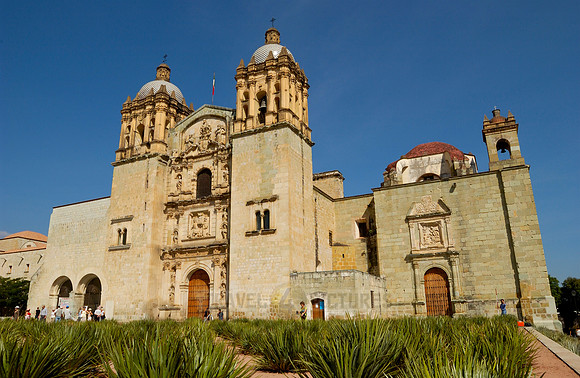 outside view of Iglesia Santo Domingo