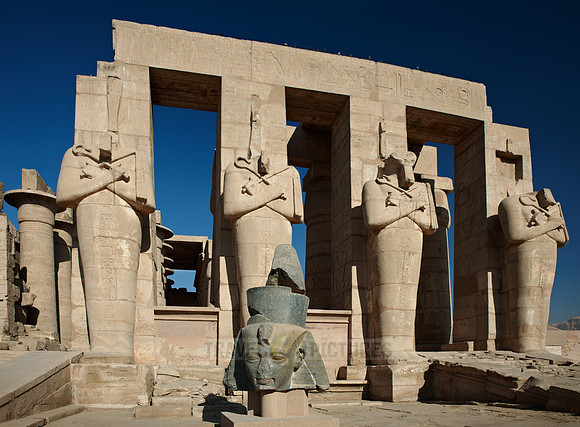 Osiris statues on second yard