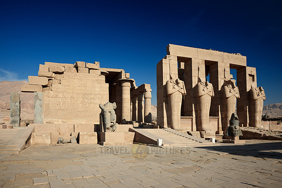 Osiris statues on second yard
