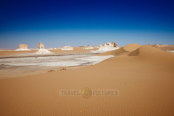 white desert at el Agabat