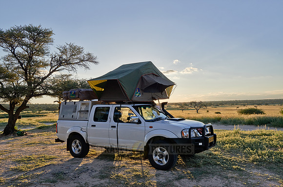 4x4 car with roof tent in Mabuasehube