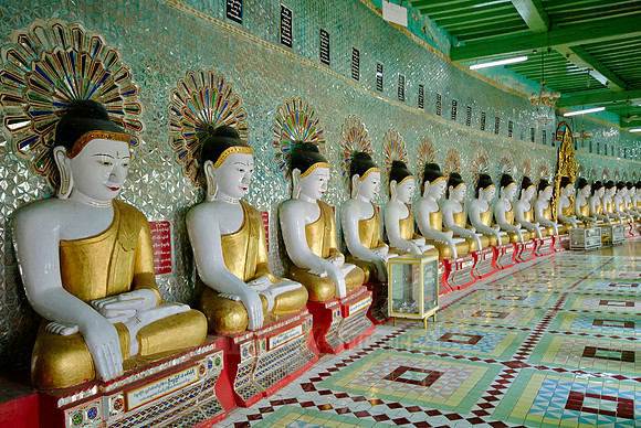 45 golden sitting Buddha-Statues  in Umin Thonze Pagoda