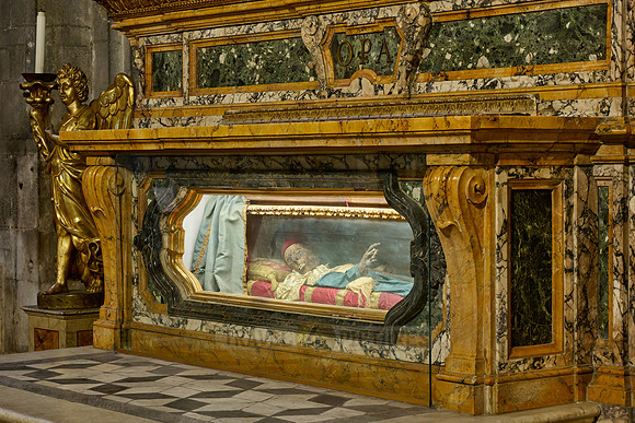 interior shot of Basilica San Michele in Foro, Roman Catholic church, Lucca