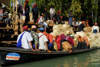 Shan women at boat bridge