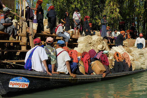 Shan women at boat bridge