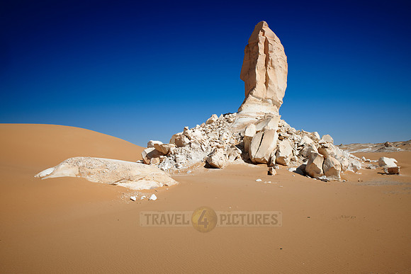 white desert at el Agabat