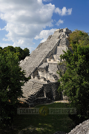pyramid Estructura IX