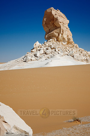 white desert at el Agabat