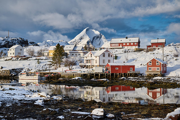 winter landscape at Stjernfjorden with village Sund