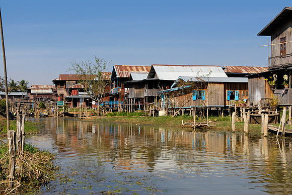 pile-dwellings of swimming village