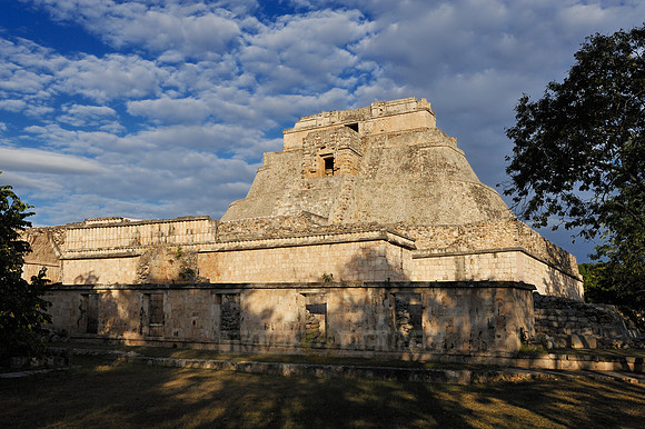 Adivino or Pyramid of the Magician