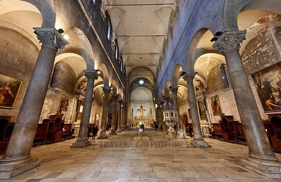interior shot of Basilica San Michele in Foro, Roman Catholic church, Lucca
