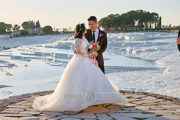 wedding shooting in front of Pamukkale travertine terraces