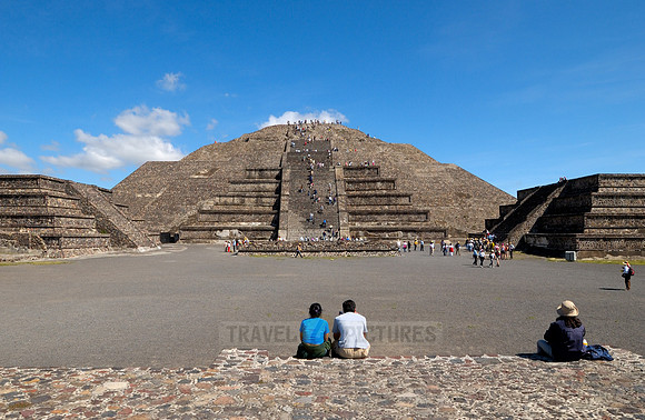 Pyramid of the Moon and Place of the moon