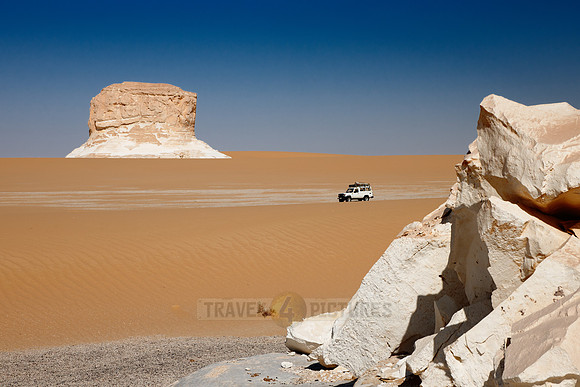 white desert at el Agabat