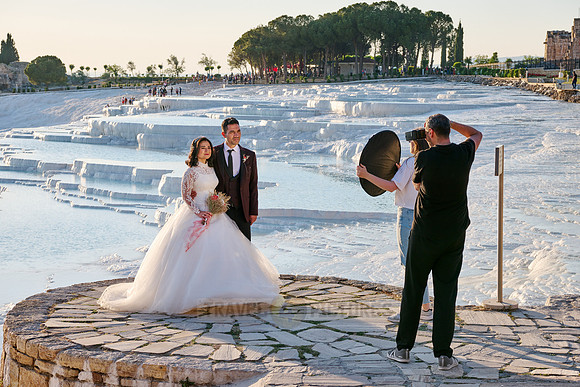 wedding shooting in front of Pamukkale travertine terraces
