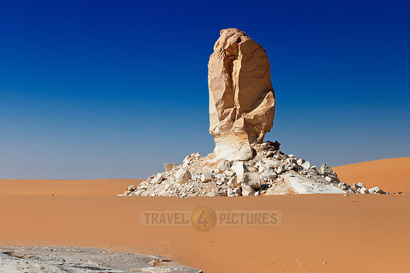 white desert at el Agabat