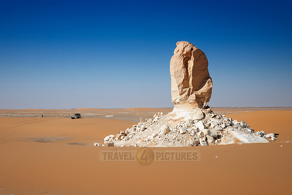 white desert at el Agabat