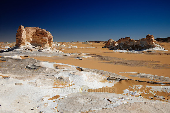 white desert at el Agabat