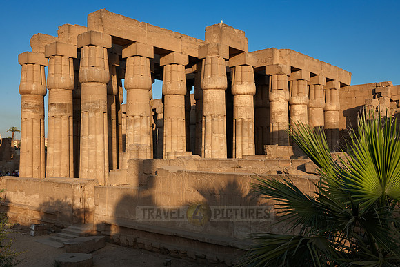 hypostle hall with closed papyrus columns