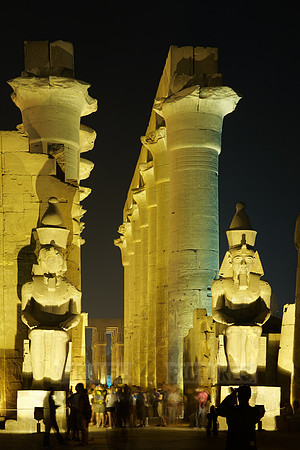 night shot Statues of Ramesses II. in front of colonnade