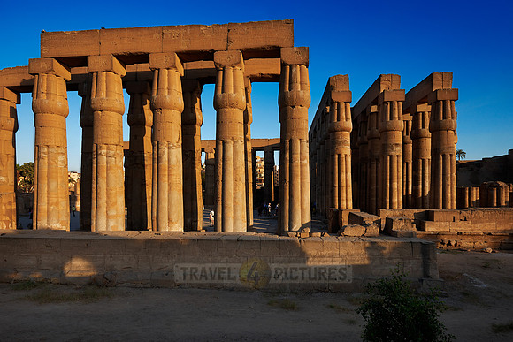 hypostle hall with closed papyrus columns