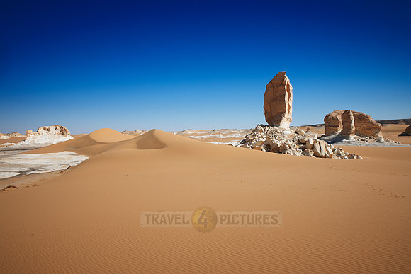 white desert at el Agabat