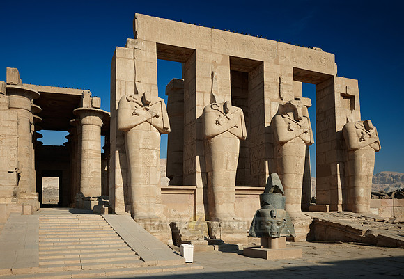 Osiris statues on second yard