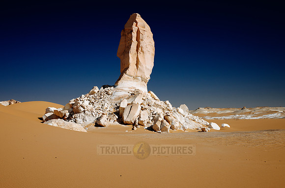 white desert at el Agabat