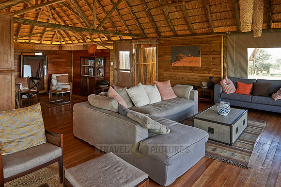 main building of Rooiputs Lodge